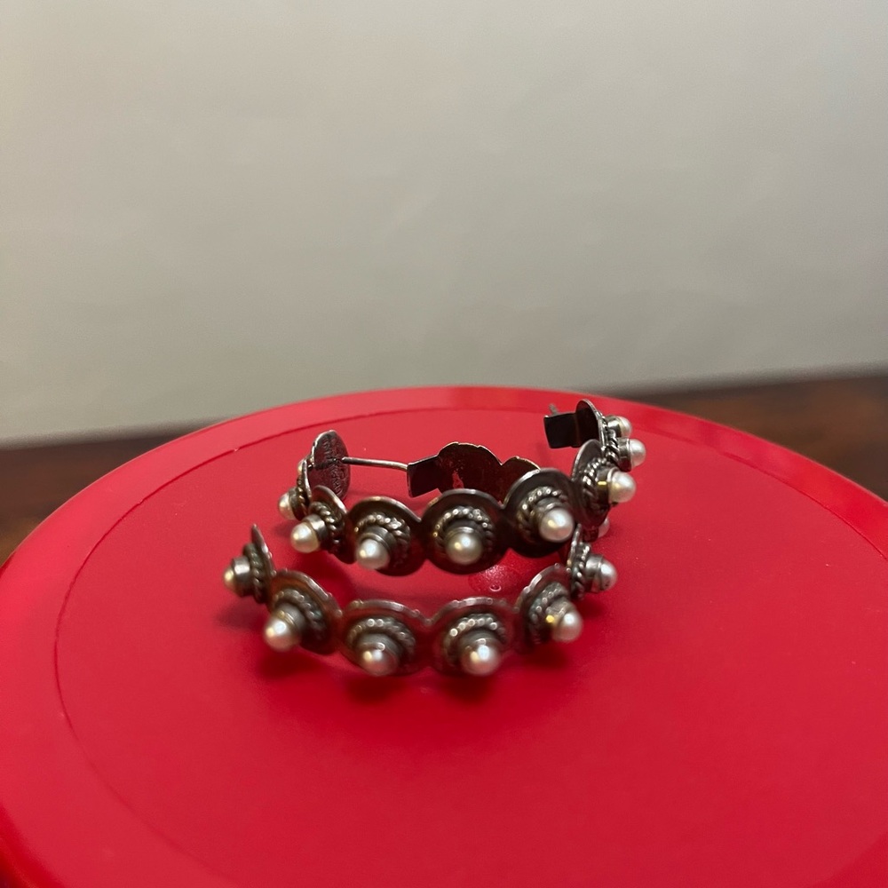 Vintage Sterling Silver and Pearl Hoop Earrings Chic Edgy Native American vibes - Picture 3 of 10
